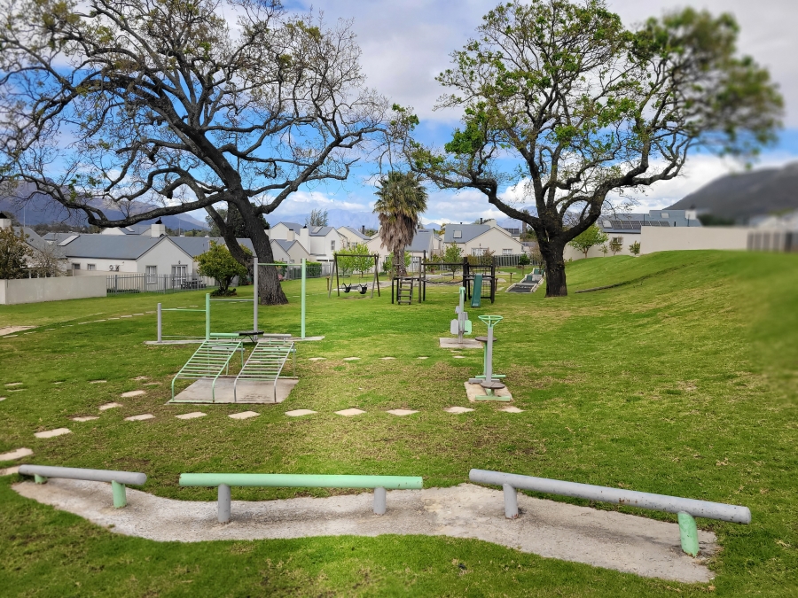 2 Bedroom Property for Sale in Honeydew Country Estate Western Cape